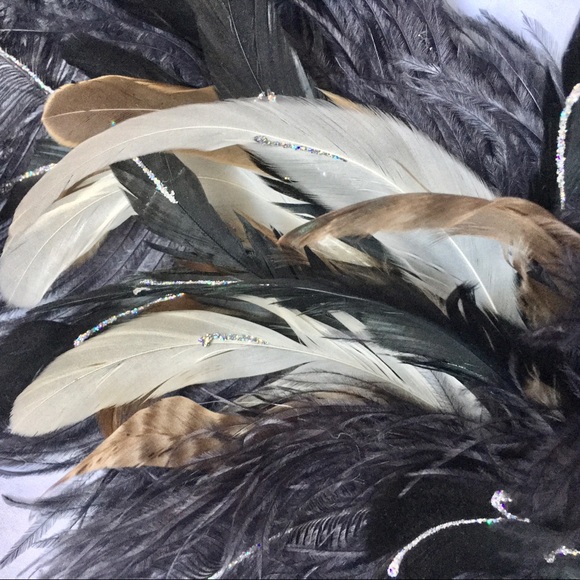 handmade feathered masquerade mask • - Picture 4 of 5